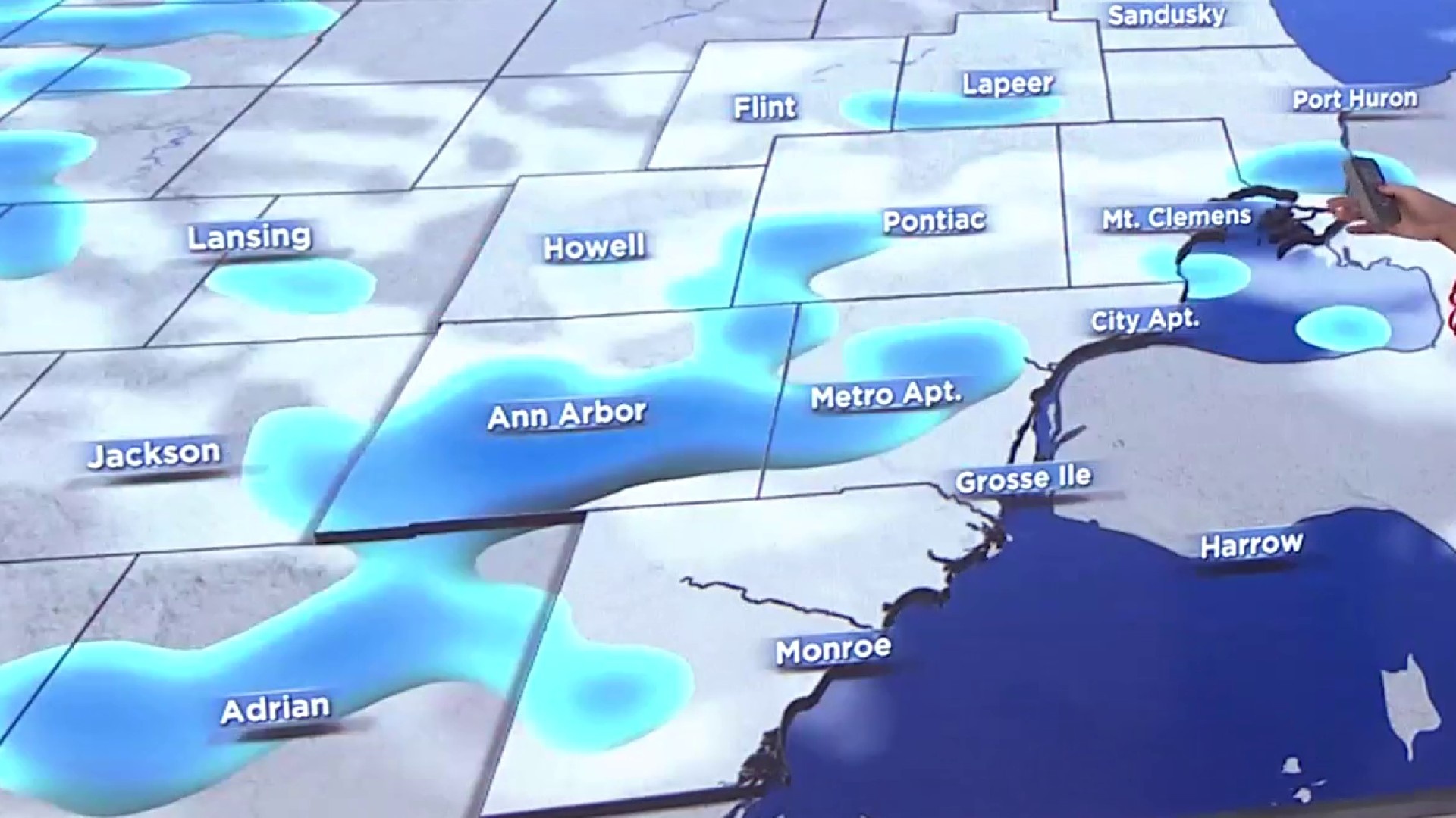 Live: Winter weather moves through SE Michigan