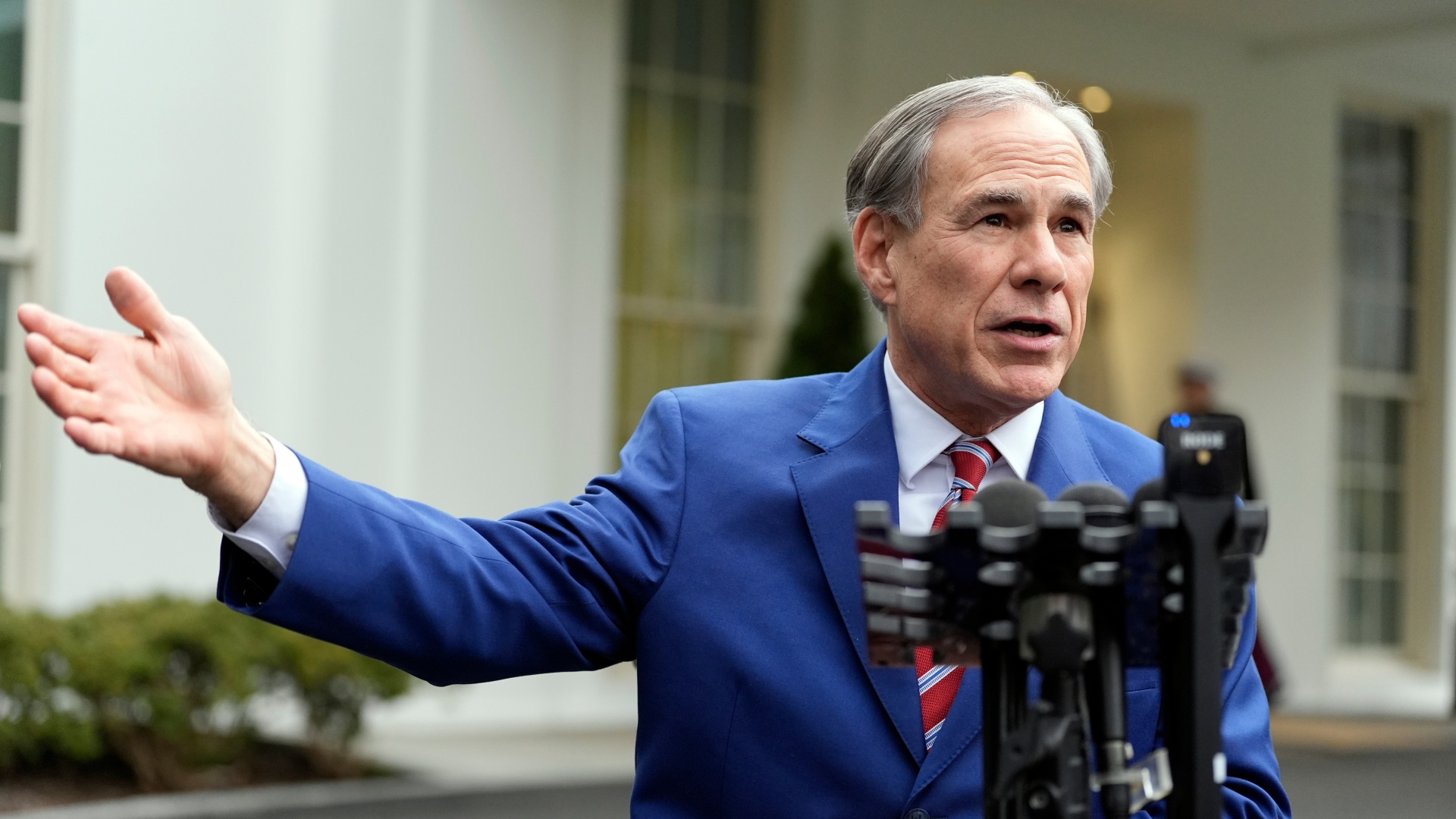 WATCH LIVE: Gov. Greg Abbott, Texas officials to update public on winter weather response